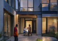 联想智能指纹锁热线咨询专线解读：指纹锁被砸：揭秘家庭安全新隐患