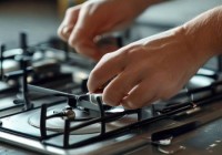 火王燃气灶售后咨询服务热线解释+燃气灶打火无声音故障排查指南