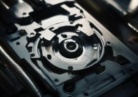 青稞智能锁急速保修介绍_智能锁锁芯：为何只锁中间更安全？